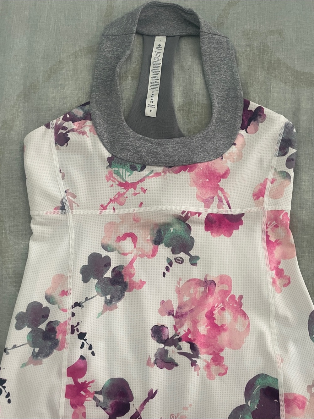 NWT luon lululemon size 8 Scoop Neck Tank *RARE* Blurred Blossoms
